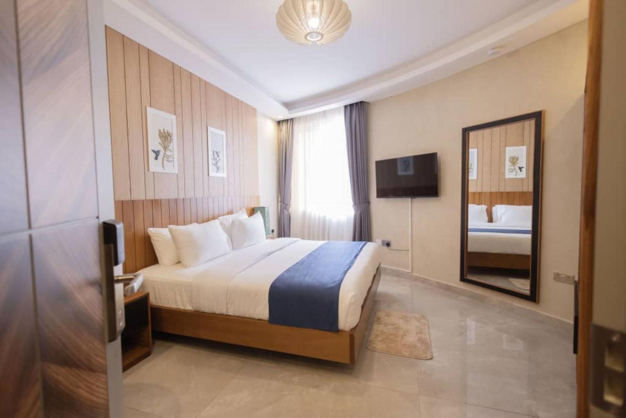 Grik Hotel - เอนเทบเบ้ ภายนอก รูปภาพ