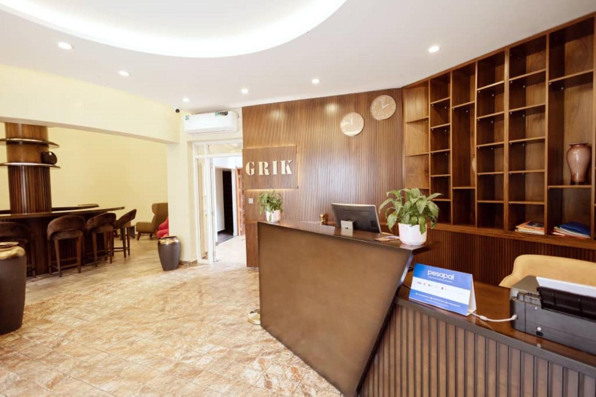 Grik Hotel - เอนเทบเบ้ ภายนอก รูปภาพ