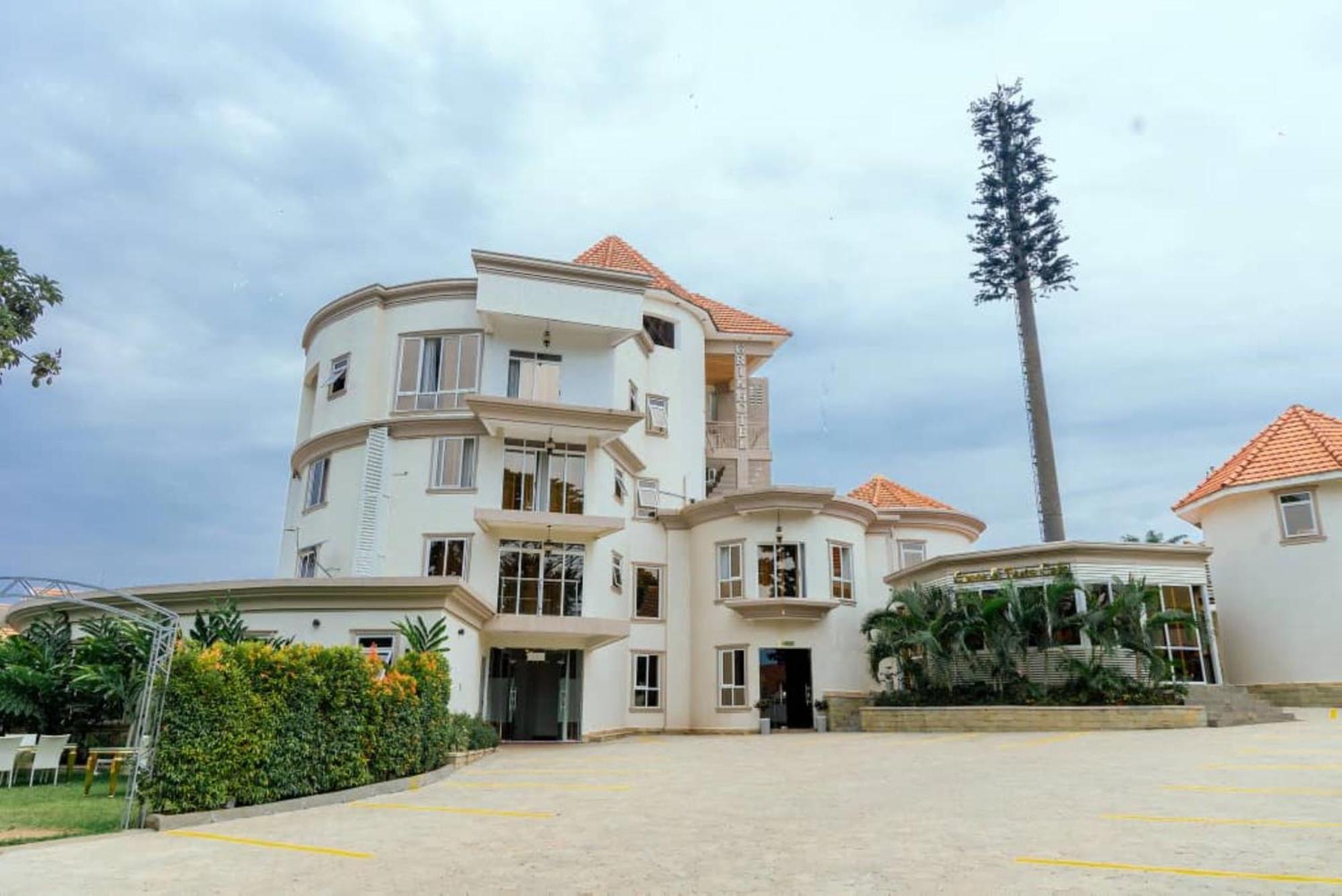 Grik Hotel - เอนเทบเบ้ ภายนอก รูปภาพ