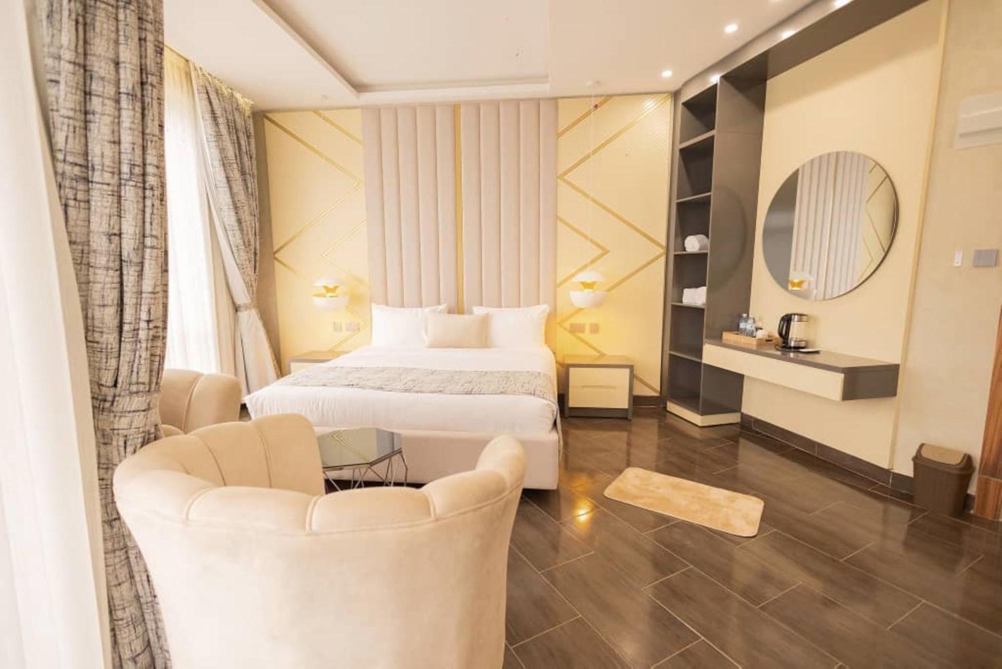 Grik Hotel - เอนเทบเบ้ ภายนอก รูปภาพ