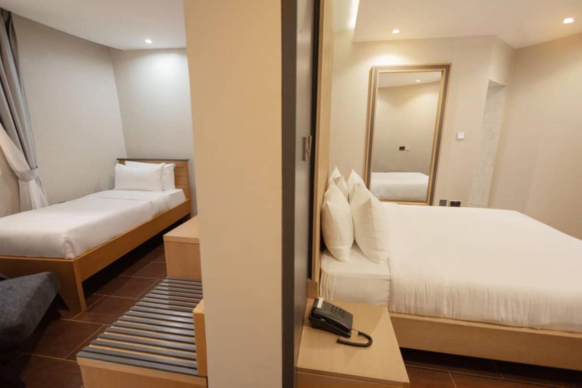 Grik Hotel - เอนเทบเบ้ ภายนอก รูปภาพ