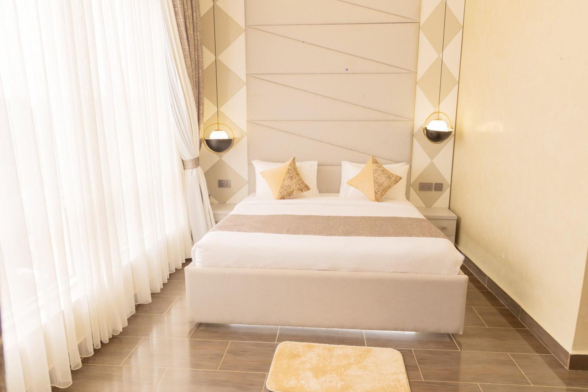 Grik Hotel - เอนเทบเบ้ ภายนอก รูปภาพ