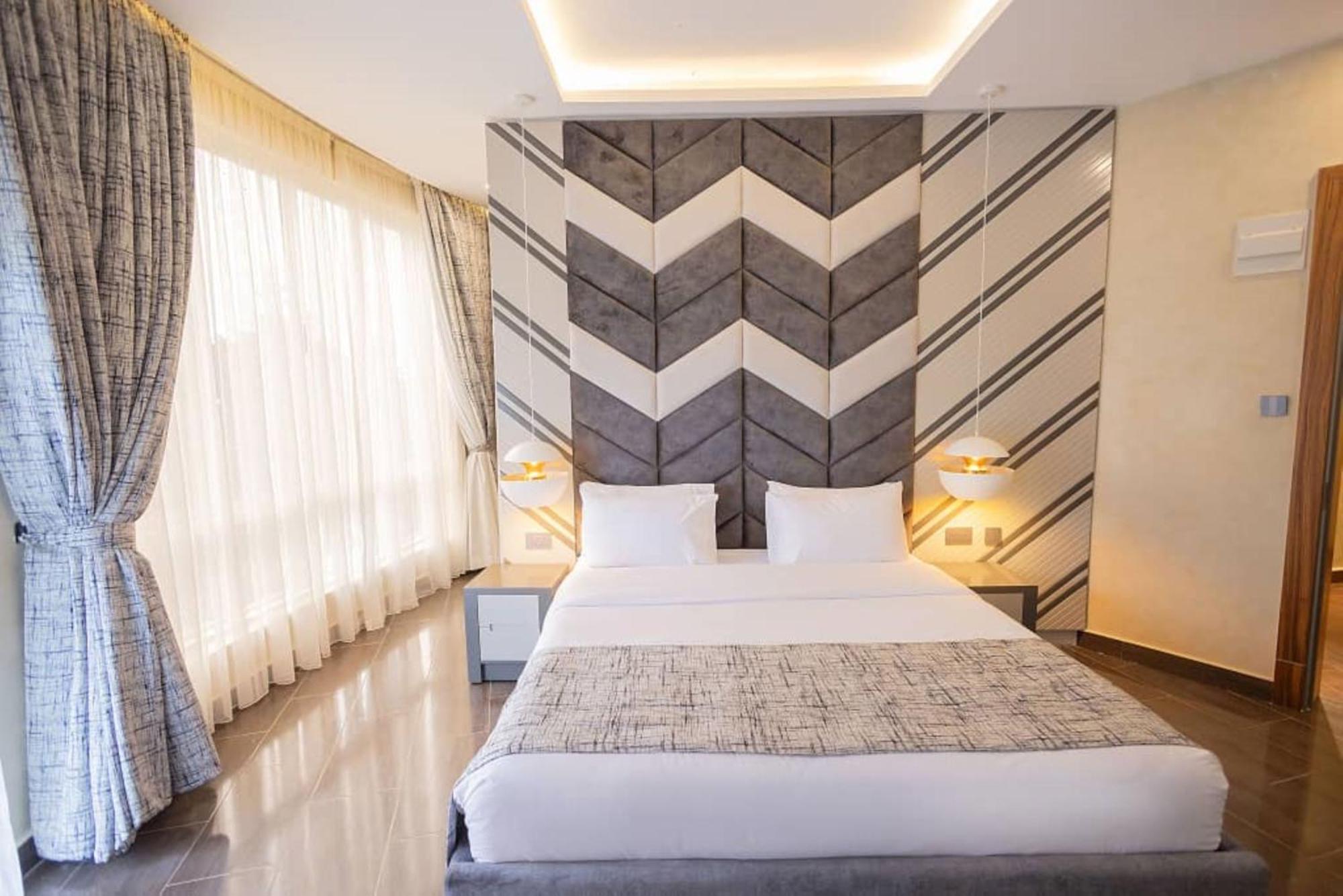 Grik Hotel - เอนเทบเบ้ ภายนอก รูปภาพ