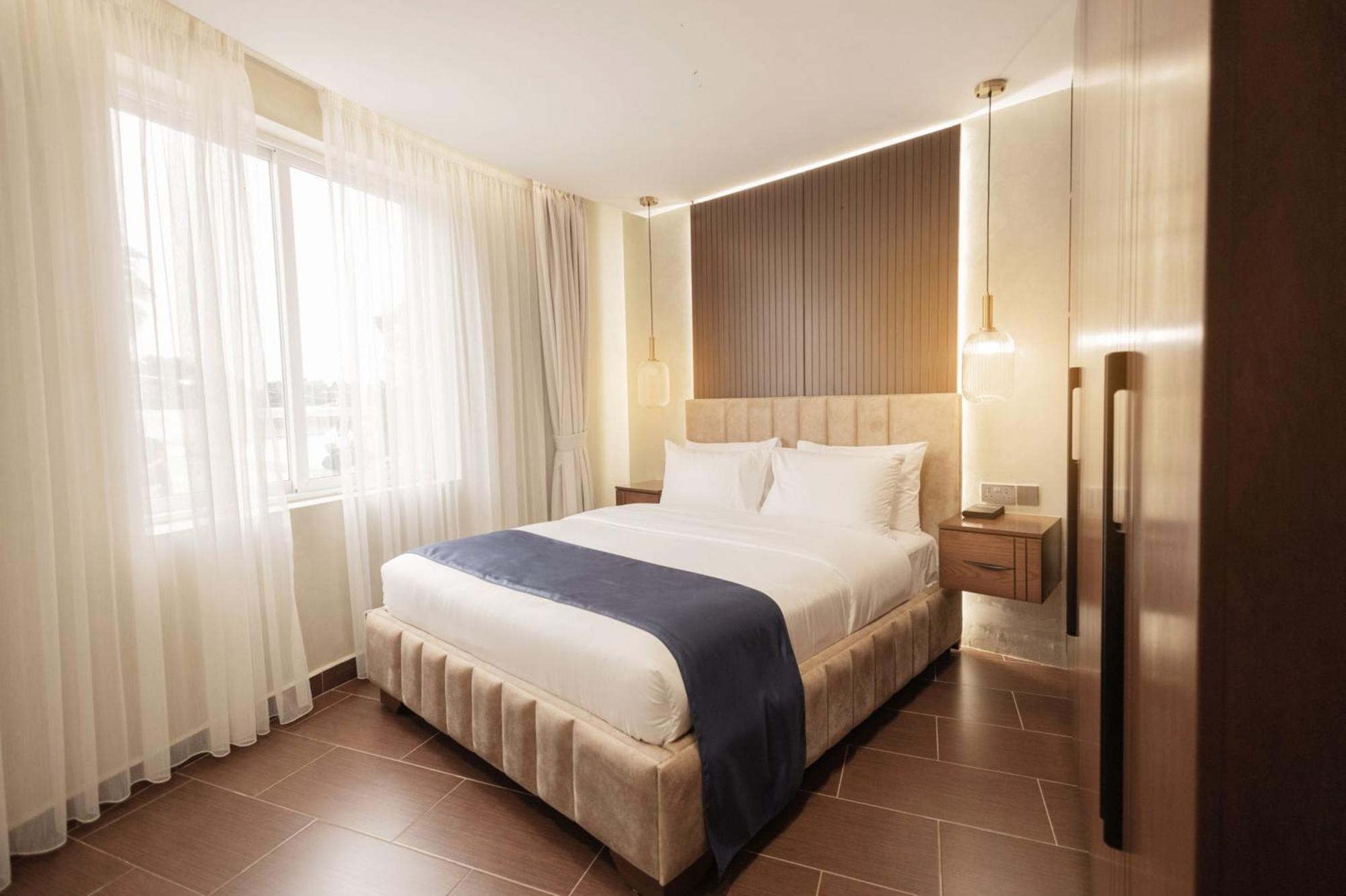 Grik Hotel - เอนเทบเบ้ ภายนอก รูปภาพ