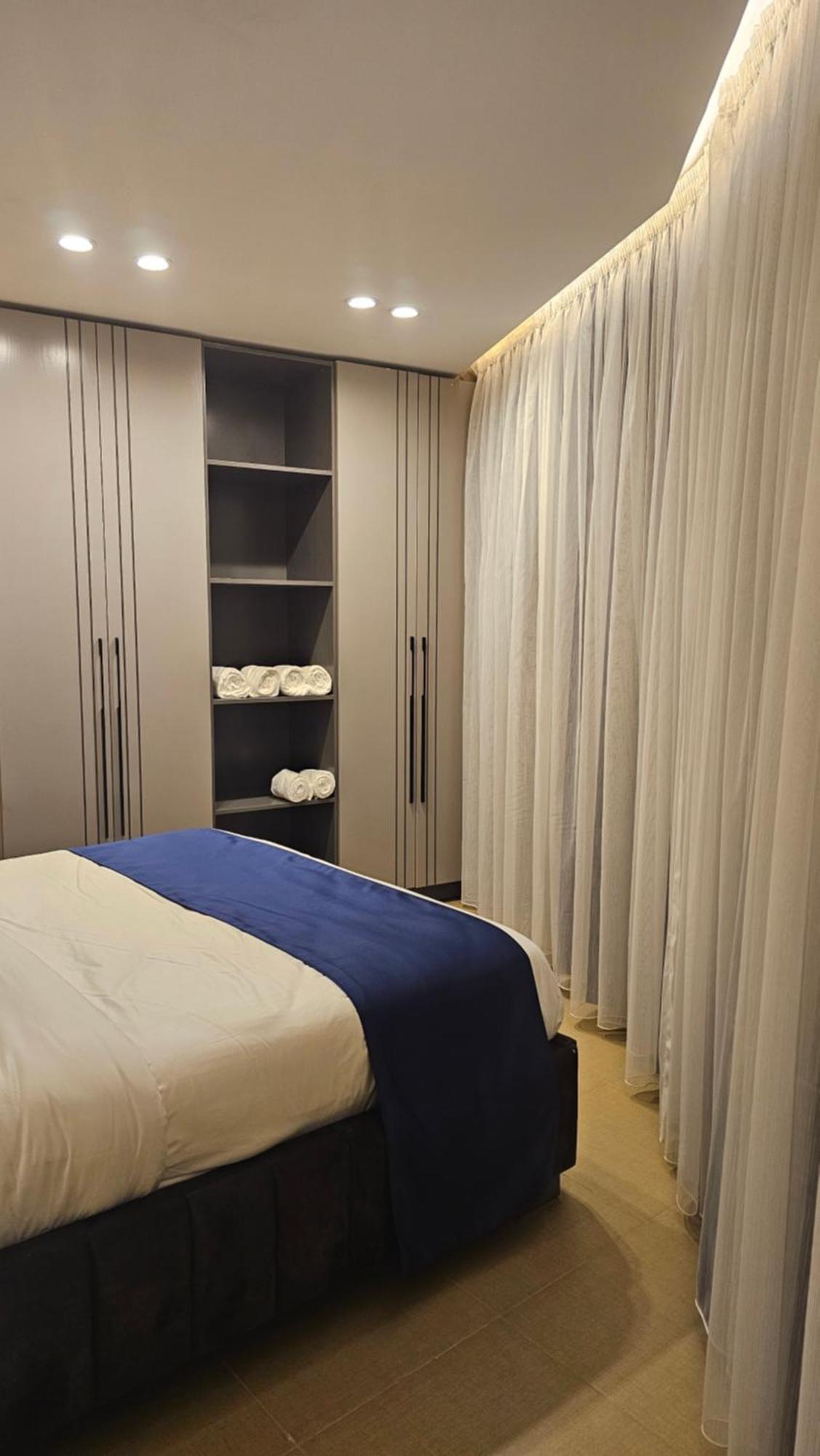 Grik Hotel - เอนเทบเบ้ ภายนอก รูปภาพ