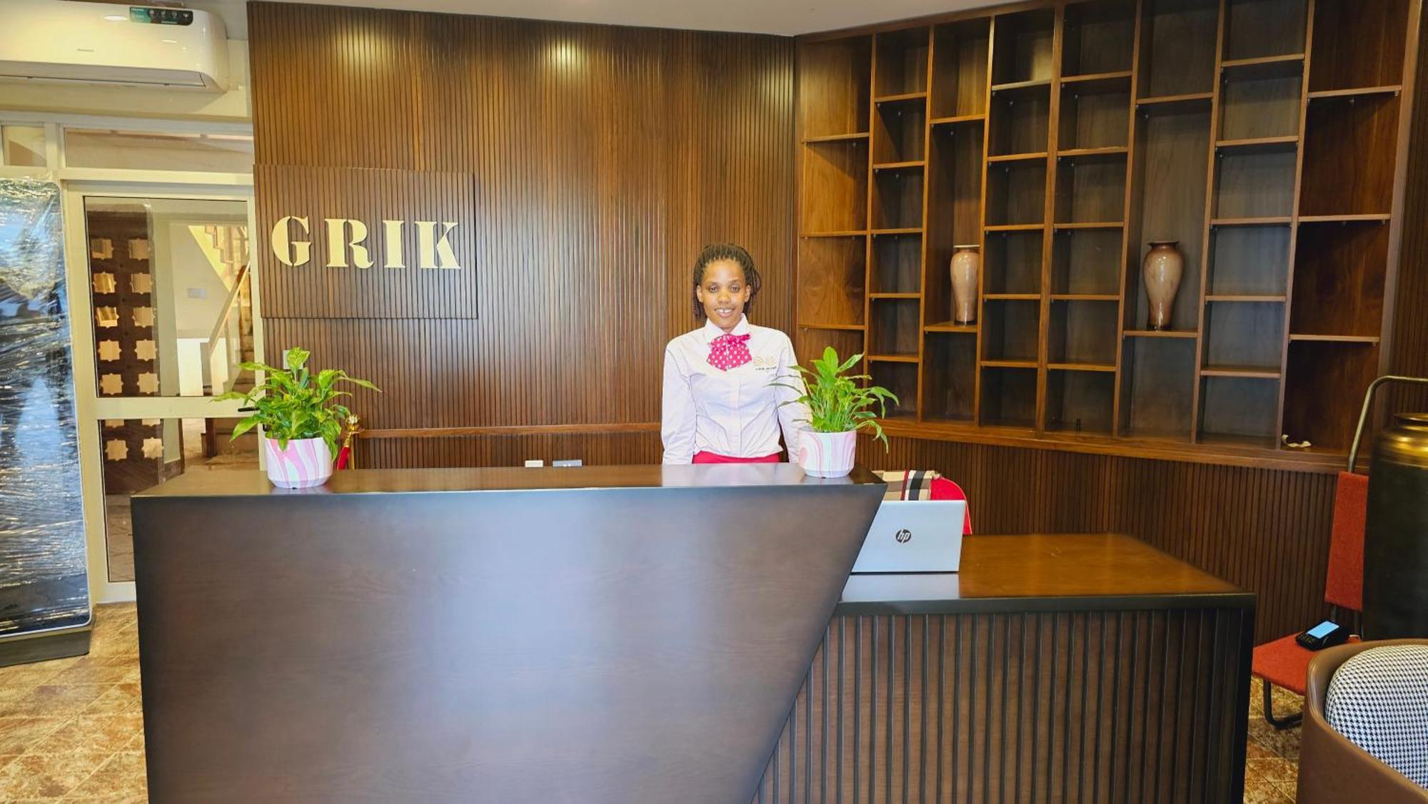 Grik Hotel - เอนเทบเบ้ ภายนอก รูปภาพ