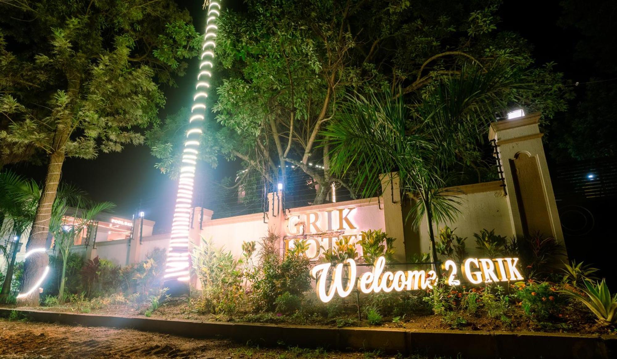 Grik Hotel - เอนเทบเบ้ ภายนอก รูปภาพ