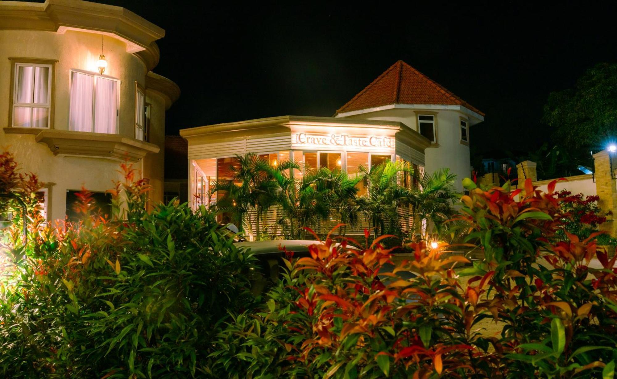 Grik Hotel - เอนเทบเบ้ ภายนอก รูปภาพ